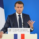Macron visszavonulót fújt